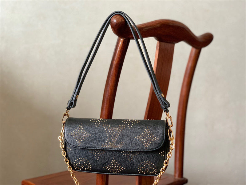  crossbody bag interior and compartment view 9