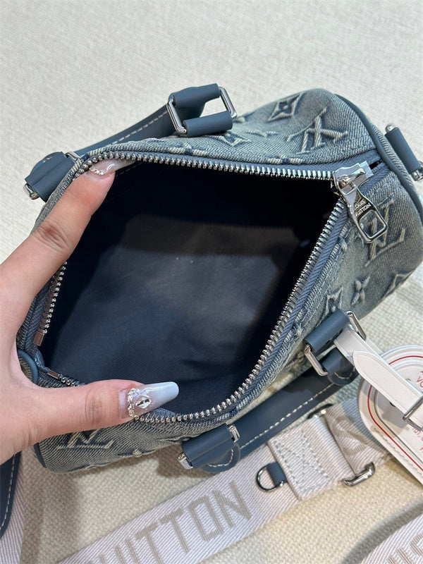  signature carryall bag detail view showing craftsmanship 8