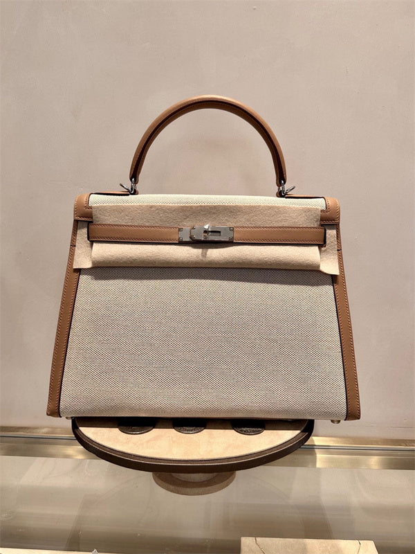  statement structured bag detail view showing craftsmanship 14