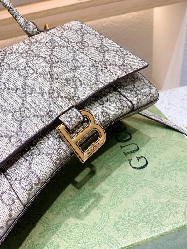 Ziva's Charm handbag – close-up view (one versatile size)