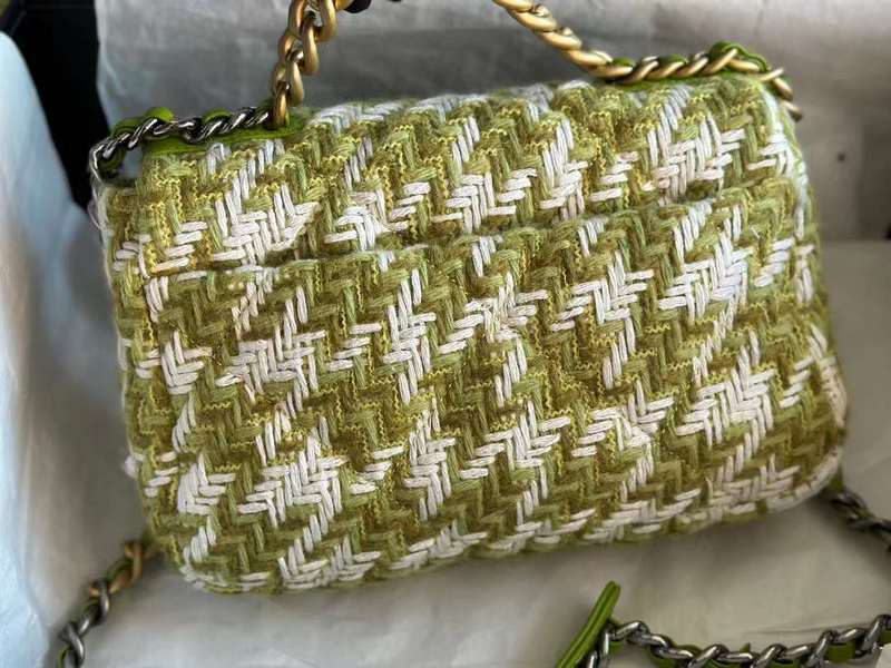 Zivas Charm Modern Minimalist Look Everyday Handbag (Designer-Inspired Craftsmanship) – Close-Up Detail