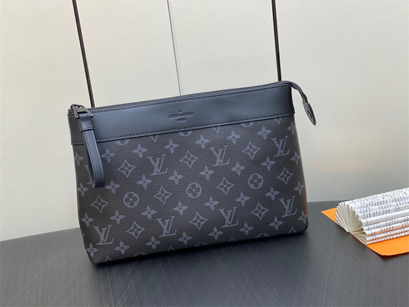  everyday crossbody bag styled with outfit 18