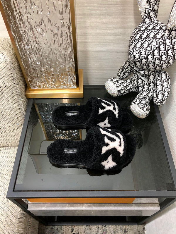 Louis Vuitton shoes Style 353 - logo and branding close-up