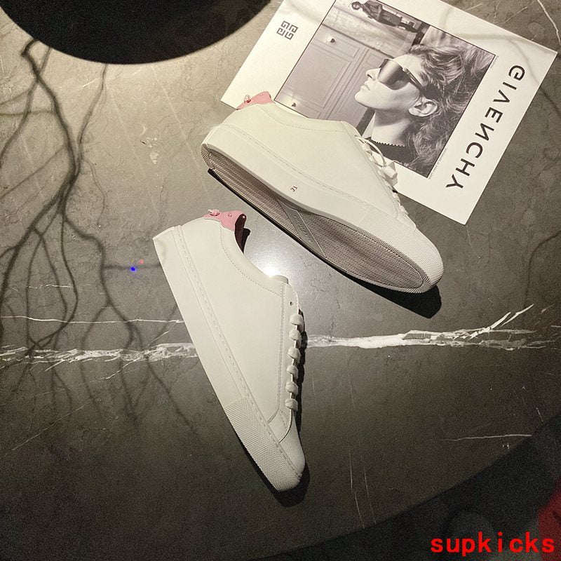 Givenchy shoes Style 066 - logo and branding close-up