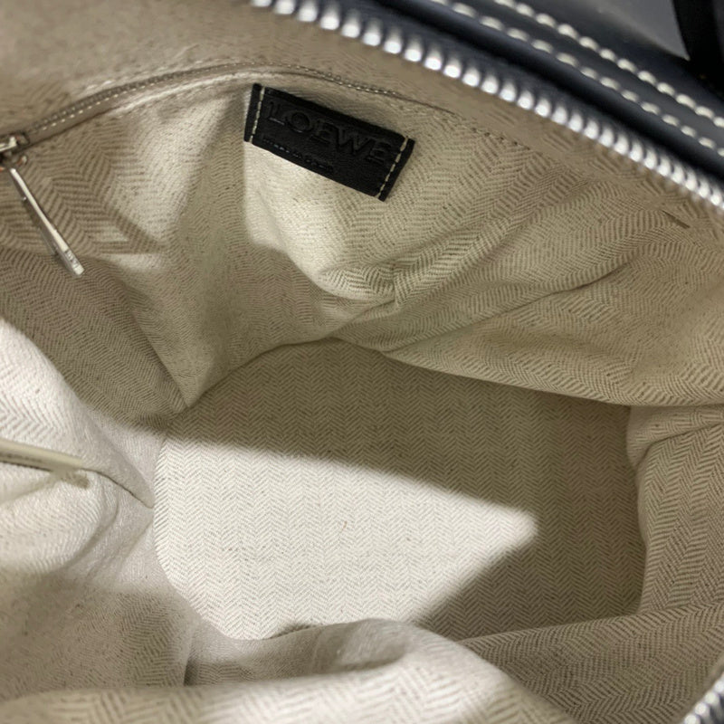 Ziva's Charm handbag – detail view (36cm*22cm*18cm)