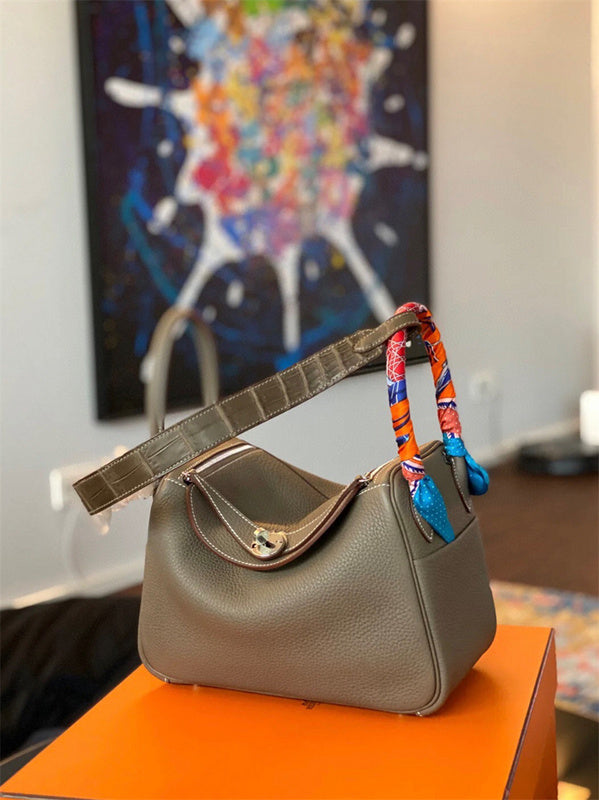  top-handle bag interior and compartment view