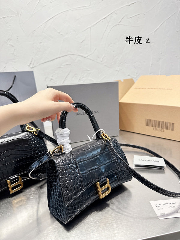 Ziva's Charm handbag – carry view (one versatile size)