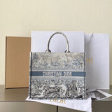 Handle and strap detail of structured signature women's handbag – women's designer-style accessory