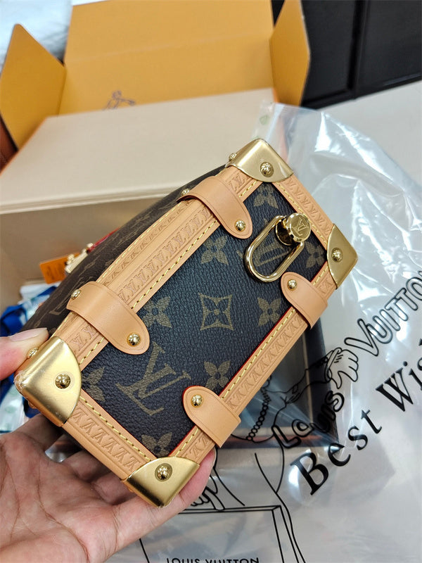  top-handle bag interior and compartment view