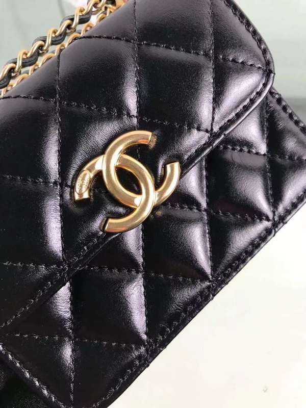 Zivas Charm Chic Craftsmanship Fashion Handbag (Effortless Style Upgrade) – Close-Up Detail