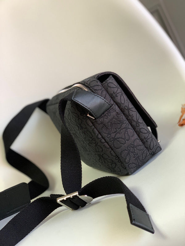Ziva's Charm handbag – interior view (24cm*17.5cm*11cm)