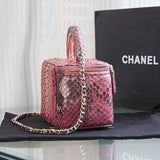Ziva's Charm handbag – detail view (one versatile size)