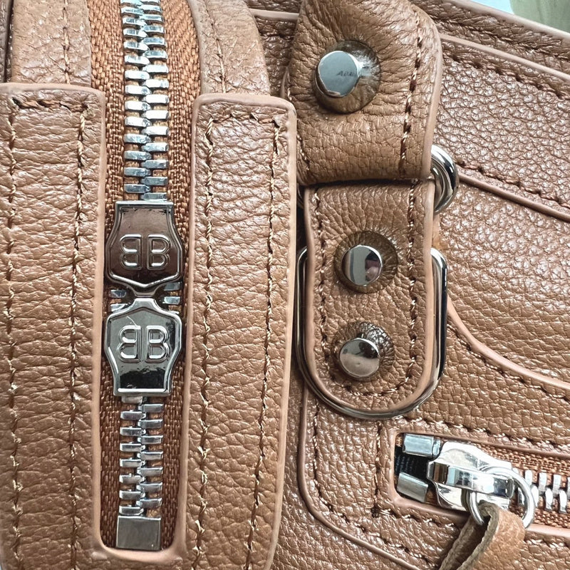 Zivas Charm Effortless Elegance Statement Handbag (Premium Everyday Carry) – Close-Up Detail