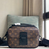  modern everyday bag detail view showing craftsmanship