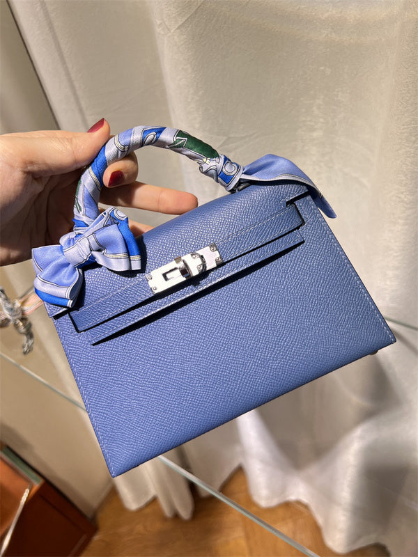  shoulder bag interior and compartment view