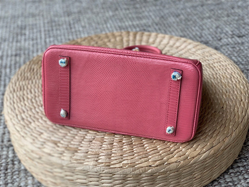  Chic carryall bag carried on shoulder 10