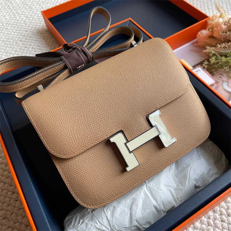 Interior view of streamlined premium bag