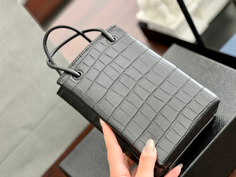 Ziva's Charm handbag – carry view (one versatile size)