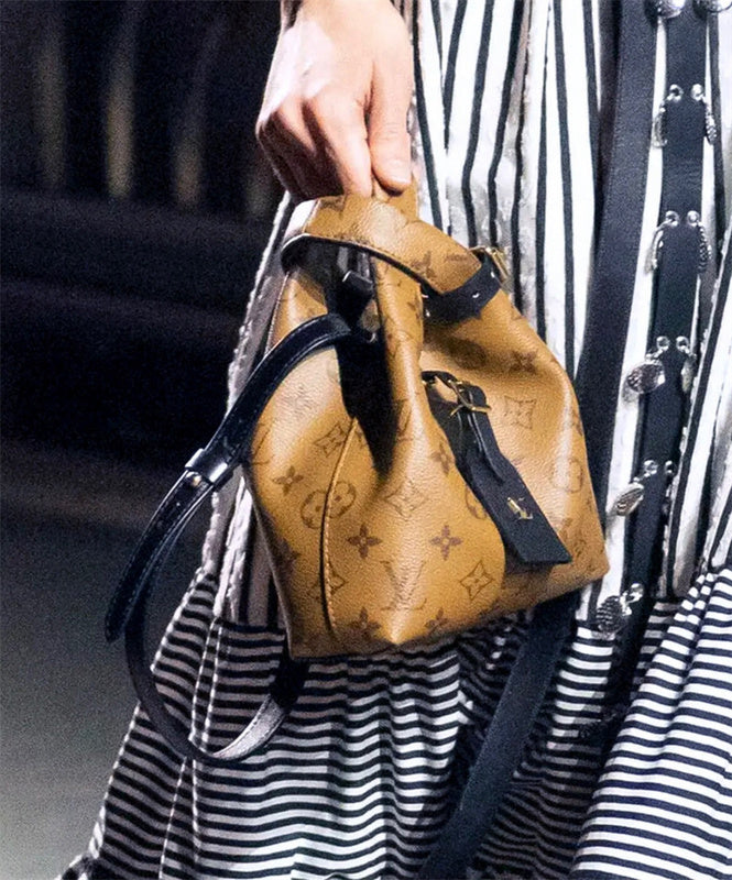 Minimalist tote bag carried on shoulder 16