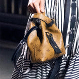  Minimalist tote bag carried on shoulder 16