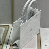 Front view of everyday-luxe signature women's handbag – women's premium purse