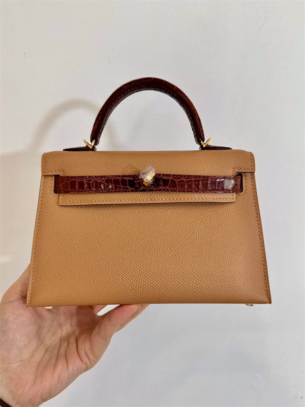  Sleek tote bag front view