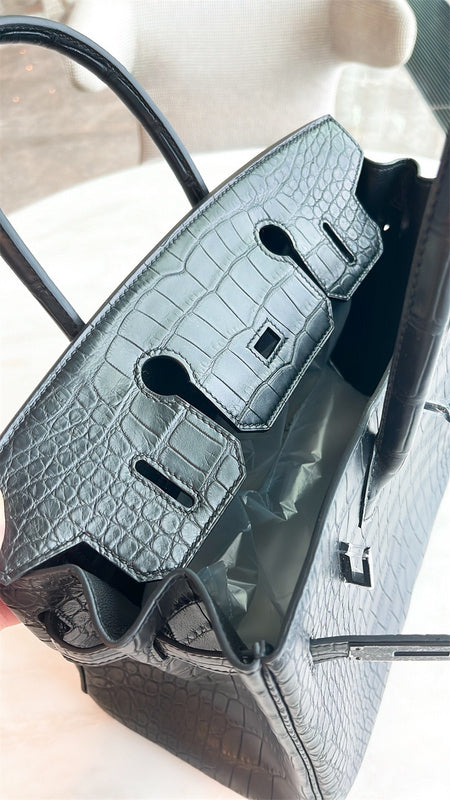  structured bag interior and compartment view 9
