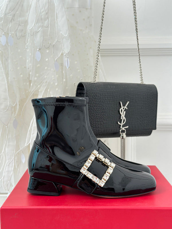 Back view of Roger Vivier luxury piece style No.102