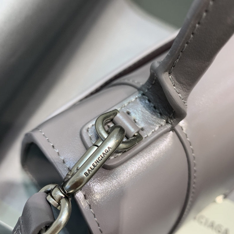 Zivas Charm Polished Finish Premium Handbag (Premium Everyday Carry) – Close-Up Detail