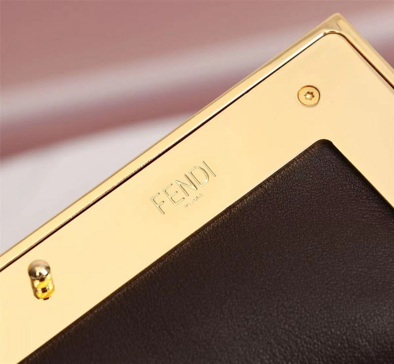 Ziva's Charm handbag – close-up view (Standard Size)