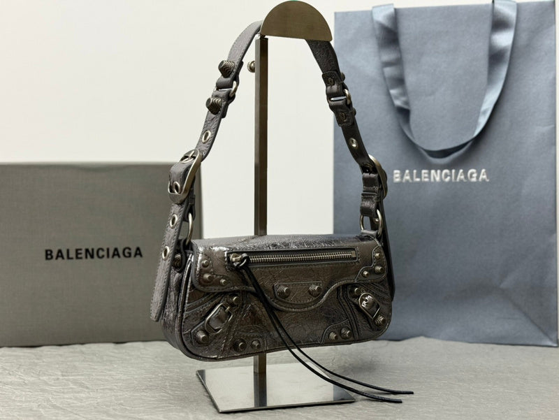 Zivas Charm Sleek Silhouette Statement Handbag (Effortless Style Upgrade) – Styled Look