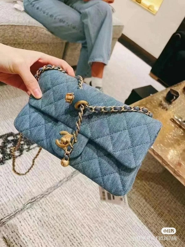  women's handbag, mid design, view 1