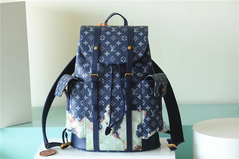  smart shoulder bag detail view showing craftsmanship