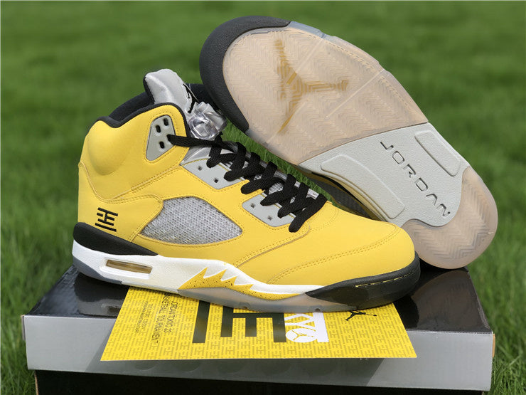 Nike Men's & Women's Iconic Street Trainers — Style 107 angle view