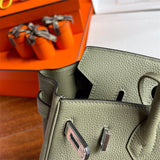  Effortless tote bag carried on shoulder 10