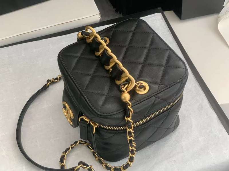 Zivas Charm Elevated Essentials Luxury Handbag (Everyday Luxury Essential) – Close-Up Detail