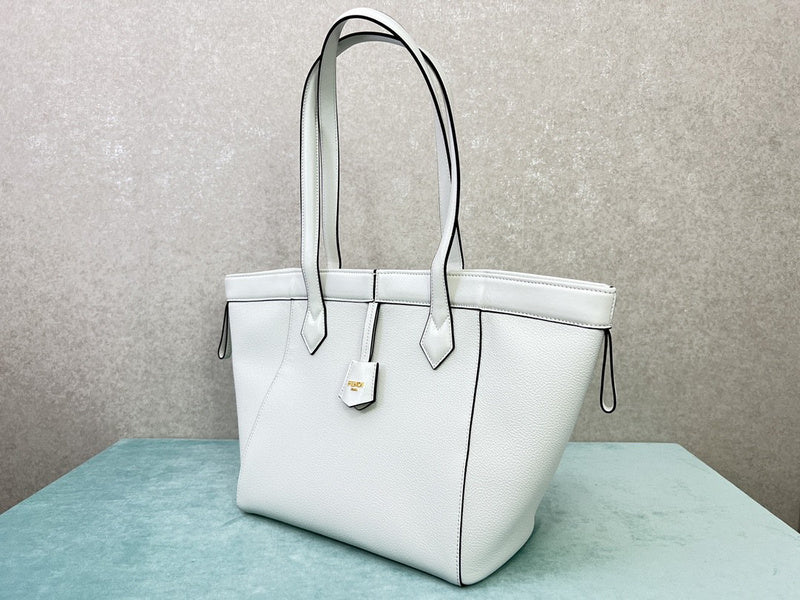 Ziva's Charm handbag – carry view (15cm*18.5cm*18cm)