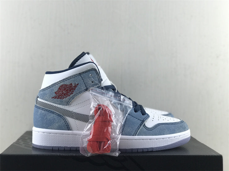 Nike classic monochrome luxury sneakers view 10 retro runner design
