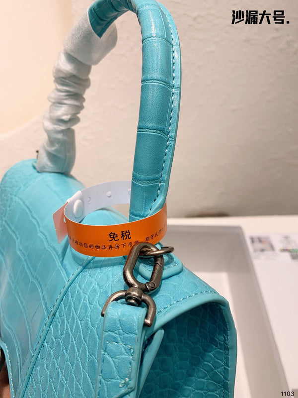Ziva's Charm handbag – product shot (one versatile size)