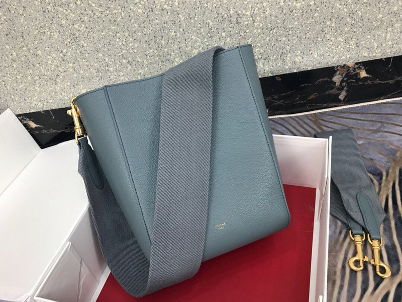 Side profile of modern premium women's handbag – women's luxury accessory