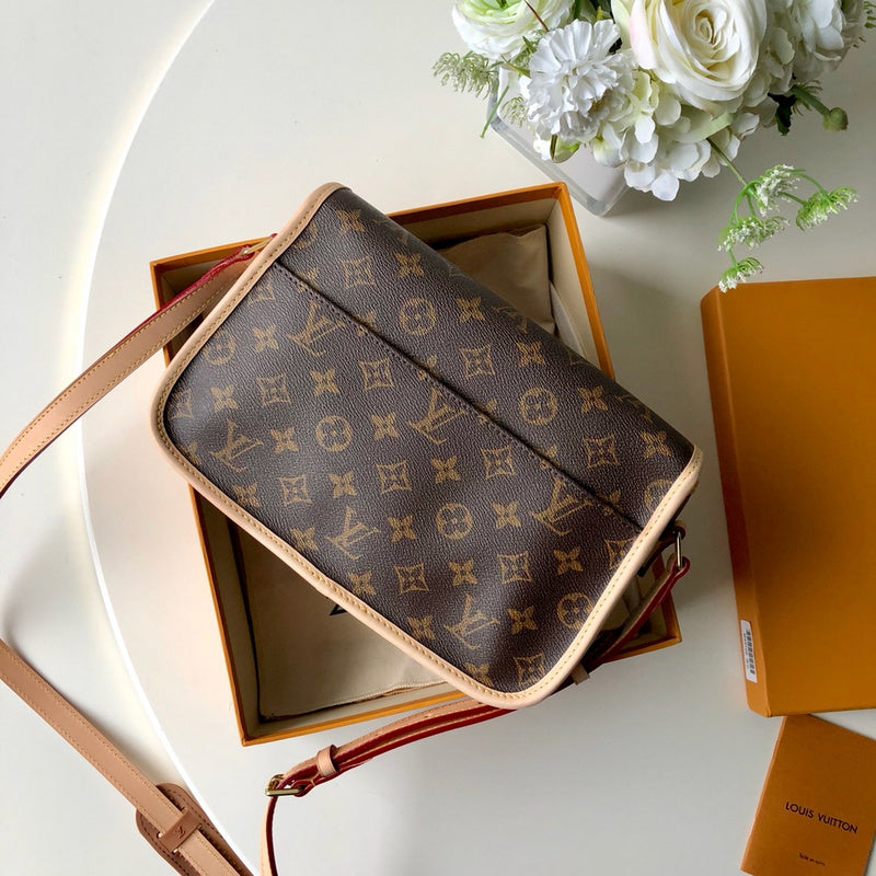Close-up detail of statement sleek women's handbag – women's premium purse