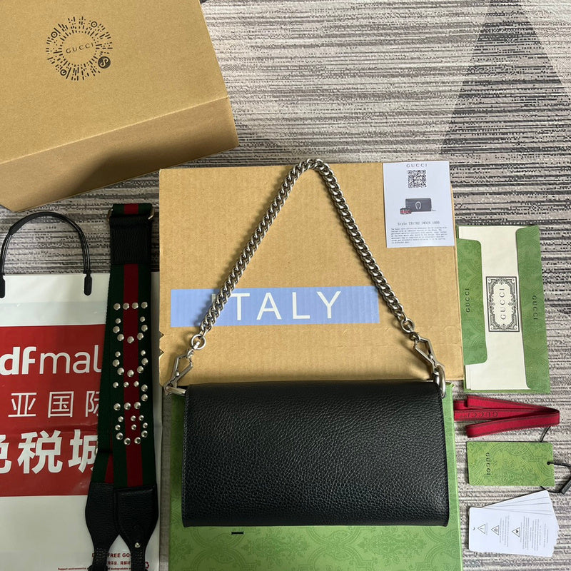 Front view of modern classic women's handbag – women's everyday handbag