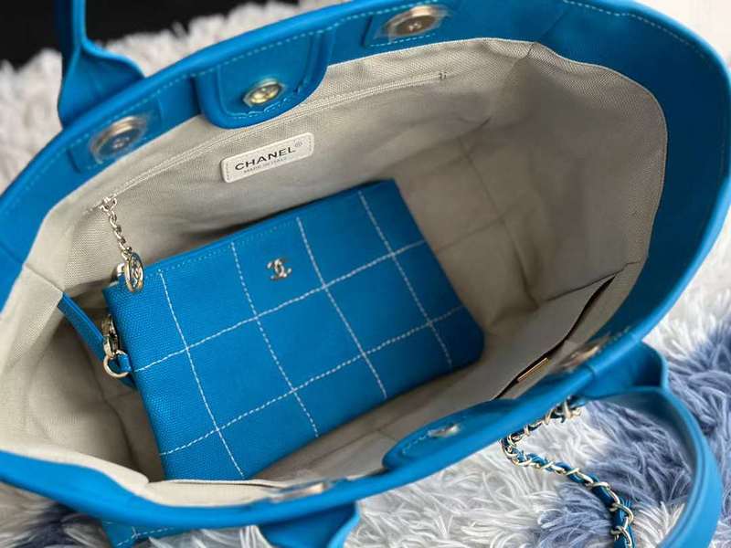 Zivas Charm Modern Edge Luxury Handbag (Elevated Accessory Essential) – Lifestyle Shot
