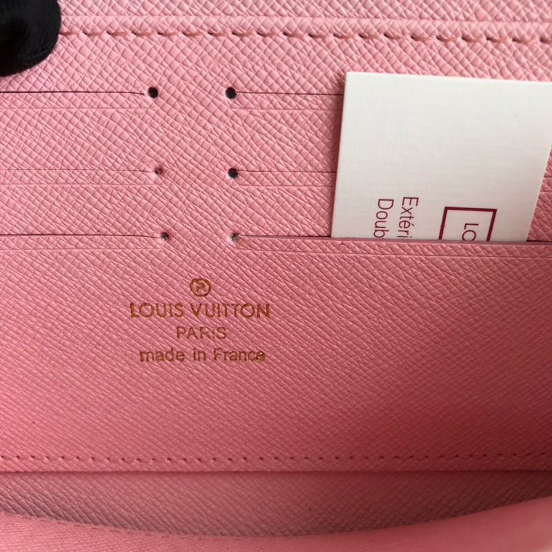 Front view of classic premium women's handbag – women's premium purse