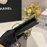 Ziva's Charm handbag – close-up view (one versatile size)