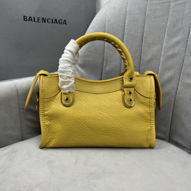 Zivas Charm Refined Structure Statement Handbag (Refined Practical Design) – Lifestyle Shot