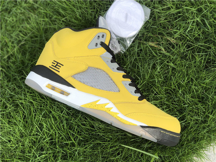Nike Men's & Women's Iconic Street Trainers — Style 107 close-up view