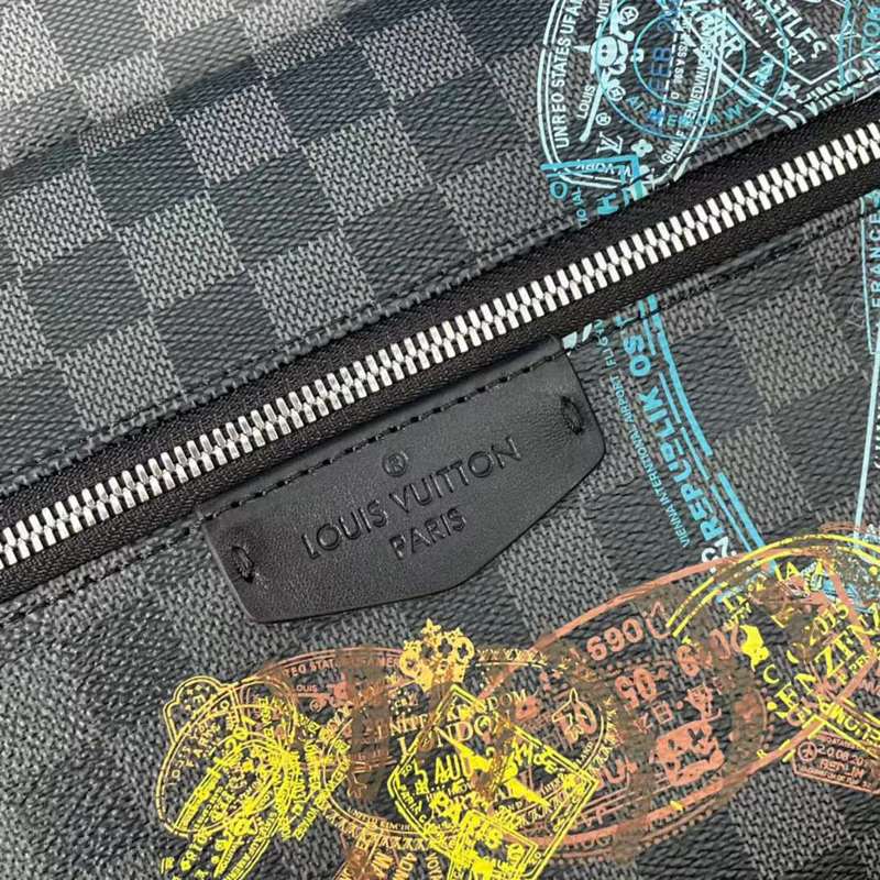 Handle and strap detail of chic statement women's handbag – women's luxury handbag
