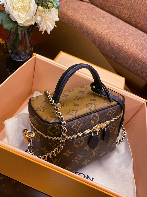  smart structured bag detail view showing craftsmanship 8