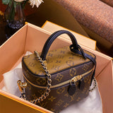  smart structured bag detail view showing craftsmanship 8